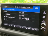ラジオ、USB、Bluetoothなど、多彩なソースに対応。お好みの音楽で、ドライブ中も快適な時間を過ごせます。スマホ連携も簡単です。