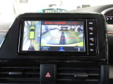 車両を上から見たような映像をナビ画面に表示するパノラミックビューモニターが付いています。