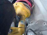 【ビルシュタイン製ダンパー】高速走行時の車両安定性を向上させてくれる人気の装備。街乗りの乗り心地も犠牲にせず、スポーティな走行をお楽しみいただけます♪