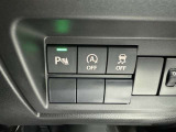 コーナーセンサーを車の前後に装備。障害物までの距離に応じて警告音を変えてお知らせ。縦列駐車時や駐車場・車庫などでの取り回しをサポートします。詳細は販売店スタッフまでおたずねください。