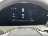 視認性の高いメーター類が、運転に必要な情報を的確に伝えます。運転に集中しやすい、シンプルで分かりやすいデザインです。