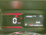 視認性の高いメーター類で、運転に必要な情報を的確に把握できます。運転状況を常に把握し、安全運転に繋がります。