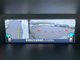 【フロント&サイドカメラ】ドライバーから見にくい死角部分を映像で確認できる前方と左側面にカメラを装着。見通しがきかない場所や住宅密集地などを運転することが多い人におすすめの安心装備です。