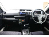 スッキリした運転席まわりで、快適ドライブが楽しめます!