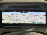 未来のコックピットのような運転席!ハンドルの奥の高画質画面は、スマホのように着せ替えできます。スピードメーターだけではなくナビの地図を画面いっぱいに映せるため、目線を外さず安全に運転できます。