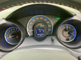 視認性の高いメーター類で、運転に必要な情報を的確に把握。スポーティなデザインが、ドライビングへの情熱を掻き立てます。