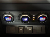 3ゾーンクライメートコントロール 後部座席からエアコンの温度調整ができます。後部座席の乗員にも快適なドライブをお楽しみいただけます。