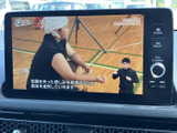 停車中に楽しめるTV機能。長距離移動の休憩時などに、旅の気分を盛り上げます。家族や友人と、楽しい時間を共有できます。(※走行中の視聴は禁止です)。