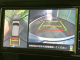 後方確認をサポートし、安全な駐車操作を支援します。狭い場所でも視認性が高く、運転に自信を持たせてくれる頼もしい機能です。