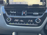 【エアコン】エアコンはオートエアコンとなっておりますので、あらかじめ好みの温度に設定しておけば自動的に風量を調節してくれます。自分でいちいち調節する手間が省けますね。
