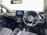 運転席まわりです。 各操作スイッチは使いやすい位置に配置されてます。