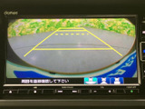 狭い道や駐車場でも安心。後方の状況をわかりやすく表示し、安全な駐車をサポートします。ガイドライン表示で、より正確な判断が可能。