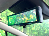 【インテリジェントルームミラー】後席の大きな荷物や同乗者で後方が確認しづらい時でも安心!カメラが撮影した車両後方の映像をルームミラー内に表示。クリアな視界で状況の確認が可能です!