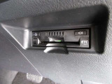 【ETC車載器】は、ビルトインタイプですっきり収納され、見た目も使い勝手も満足のアイテムです。