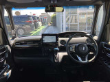 【運転席・インパネまわり】ハンドル・シート・フロアーなど隅々までプロによるクリーニング済み☆彡キレイな車内でドライブが一層快適にお楽しみいただけます!!