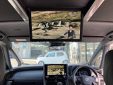 駐車時の安全をサポートするバックモニター。狭い場所でも安心して後退できます。ガイドライン表示により、後方の状況を容易に確認できます。