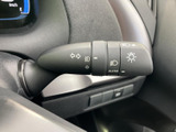 操作しやすい位置に配置されたウインカーレバー。スムーズな操作で、安全な車線変更をサポートします。細部にまで配慮された設計です。