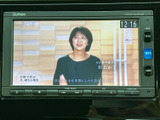 停車中に楽しめるTV機能が搭載されています。長距離移動の休憩時間に、ニュースや番組をチェックできます。