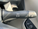 操作しやすい位置に配置されたウインカーレバー。スムーズな車線変更をサポートします。