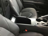 コンソールボックスや、収納スペースが多彩なお車です