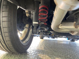 お車を安心してお乗りいただく為には、足回りの定期点検が欠かせません。サービスサポート(有償保証)では無料点検もご提供しており、安心のカーライフをお過ごしいただけるサポート体制が整っています。