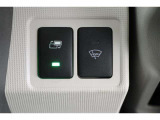 『U-Carつるた店はサービス工場も併設』 ※3ストール設備で買った後の整備も安心です※ 『U-Carつるた店はau携帯ショップも常設』 ※営業時間 AM9:30-PM5:00まで※
