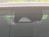 【トヨタセーフティセンス】走行中に前方の車両等を認識し、衝突しそうな時は警報とブレーキで衝突回避と被害軽減をアシスト。より安全にドライブをお楽しみいただけます。