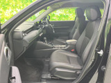 洗練されたデザインの室内。シートの質感も良く、快適なドライブをサポートします。運転に集中できる空間です。