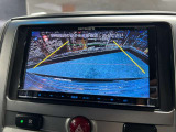 【バックカメラ】運転席から画面上で安全確認ができます。駐車が苦手な方にもオススメな便利機能です。