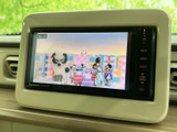 停車中には、お気に入りの番組や映像を楽しめます。長距離移動の際の休憩に、家族や友人と一緒に過ごす時間に最適です。