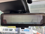 狭い場所での駐車も安心。後方の状況をモニターで確認できるため、安全な運転をサポートします。