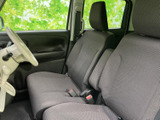 運転席からの視界は広く、運転操作もスムーズに行えます。シンプルなデザインで、運転に集中できる空間です。快適なドライブをサポートします。