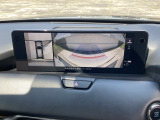狭い場所での駐車やすれ違いなどでより的確な運転操作に役立つ360&deg;ビューモニターが装備されています。