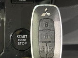 【オペレーションキー】カバンやポケットに入れたままでもドアの施錠・解錠が可能なスマートキーを装備。エンジンのオン・オフ時もカギを取り出す必要が無いからとっても便利です♪
