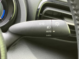 操作しやすい位置に配置されたウインカーレバー。スムーズな操作で安全運転をサポートします。オート機能も搭載しています。