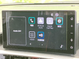 様々な情報を集約したディスプレイは、運転中の視認性を高め、安全運転をサポート。操作も直感的に行えます。