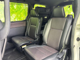 機能的な操作系が、快適な運転をサポートします。直感的に操作できる配置で、安全運転に貢献します。上質な素材感も魅力です。