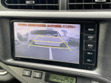 後方確認をサポートするモニターが搭載。狭い道や駐車時にも安全性を高め、安心の運転をサポートします。