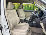 運転席シート廻りは使用感も少なく、良好な状態となっています。前オーナー様が丁寧に使っていたことがよくわかりますね。