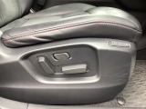 シートメモリー機能を備える10WAYパワーシートを装備!体格や好みに応じたポジションをスムーズに調整できます。
