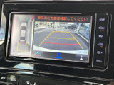 後方の状況を安全に確認できるバックモニター。狭い場所での駐車や車庫入れも、より安心して行えます。
