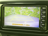 後方確認をサポートするモニター画面です。駐車時の安全性を高めるだけでなく、狭い場所での運転も安心です。運転に自信がない方にもおすすめです。