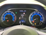 視認性の高いメーター類で、運転に必要な情報を的確に把握できます。運転に集中できる、シンプルで洗練されたデザインです。
