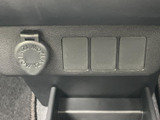 狭い場所での駐車や後退時に、後方の状況を安全に確認できます。運転に自信がない方でも、安心して運転できます。