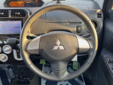 インテリアに合わせたデザインのステアリングは、運転される方のことも考え、運転しやすい形状、大きさです。是非一度、実際に触ってお確かめください。