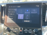 多彩なソースに対応したオーディオシステム。お気に入りの音楽を車内で楽しめます。長距離ドライブも快適に過ごせるでしょう。