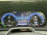 洗練されたデザインのメーターが、運転の楽しさを引き立てます。視認性に優れ、必要な情報をすぐに確認できます。
