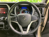 握りやすいステアリングで、快適なドライビングを実現。操作性も考慮されたデザインで、運転中の疲労を軽減します。
