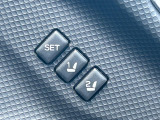 【メモリー機能付きパワーシート】ドライバーごとに設定したシート位置を記憶して、ボタン一つで切り替えできる便利な機能!運転する方が複数名いらっしゃるご家庭におすすめです♪