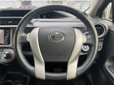 握りやすい形状のステアリングは、運転時の負担を軽減。快適なドライビングポジションを実現し、長距離運転も楽々です。